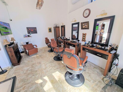 Bro's Barbershop (2)