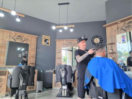 CUSTOM BARBERSHOP - BUCURESTI (1)