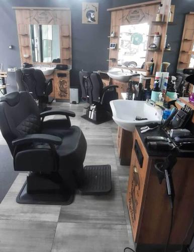 CUSTOM BARBERSHOP - BUCURESTI (6)