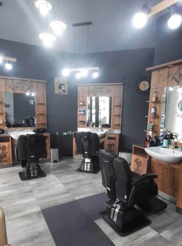 CUSTOM BARBERSHOP - BUCURESTI (8)