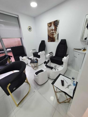 Headquarters of Beauty (3)