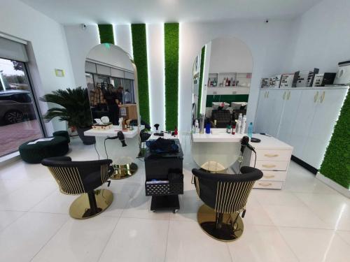Headquarters of Beauty (6)