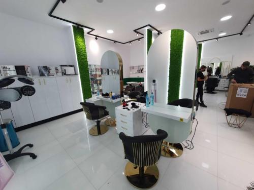 Headquarters of Beauty (8)