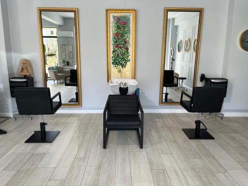 MADAME NAILS BOUTIQUE (1)